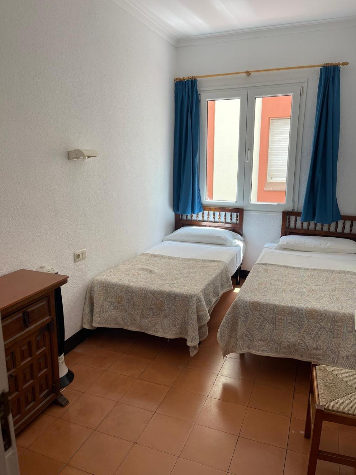 Caleta Hotel *